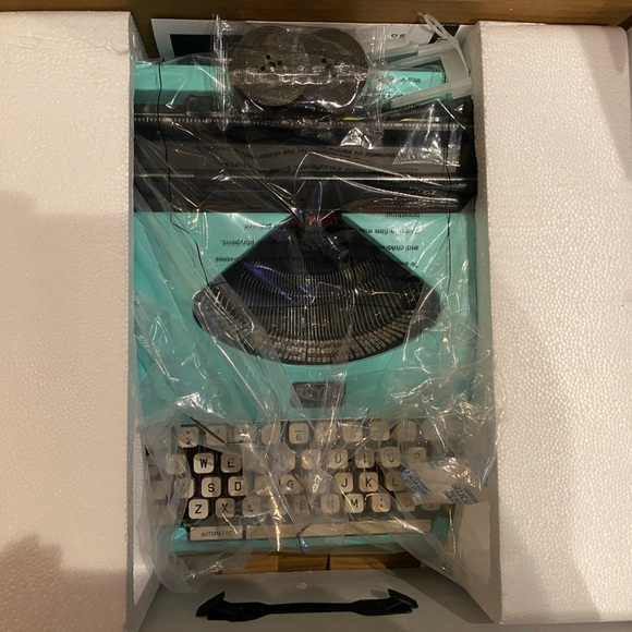 Royal typewriter, Teal, Decorative Accents for Home and functional. - Picture 3 of 14